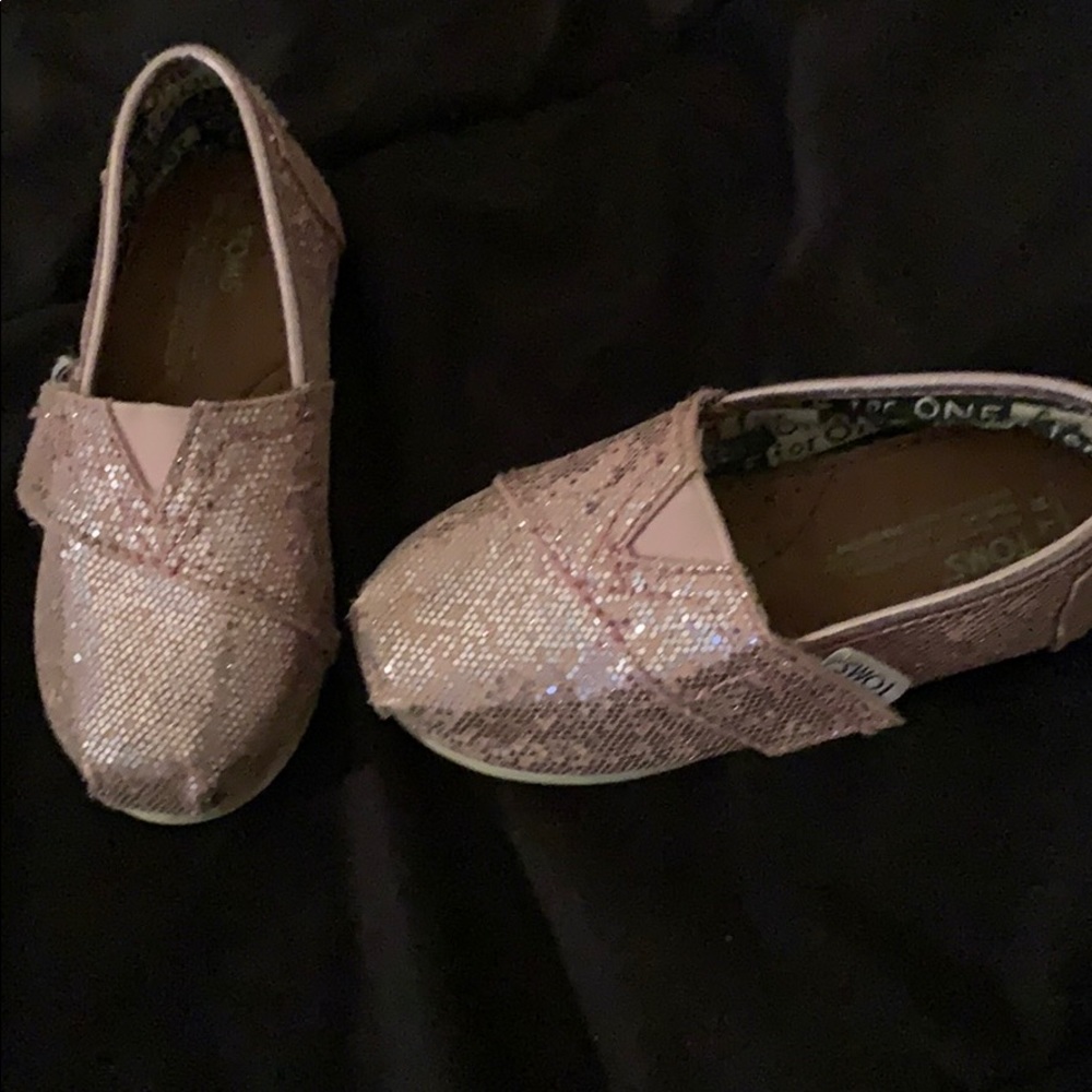 Toms shoe, size 6 toddler - Picture 4 of 4